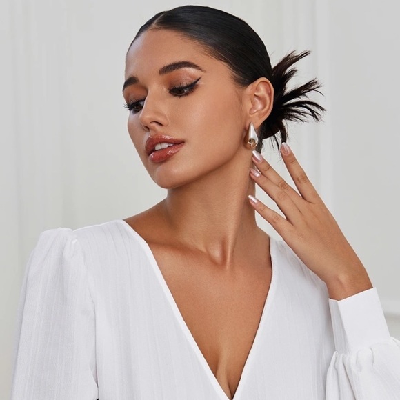 Silver Water Drop Stud Earrings*Teardrop Earrings*High Gloss Design*Lightweight - Picture 6 of 8